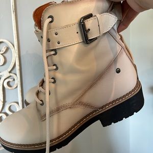 Pikolinos Vicar Combat Boots size EU 39 cream color